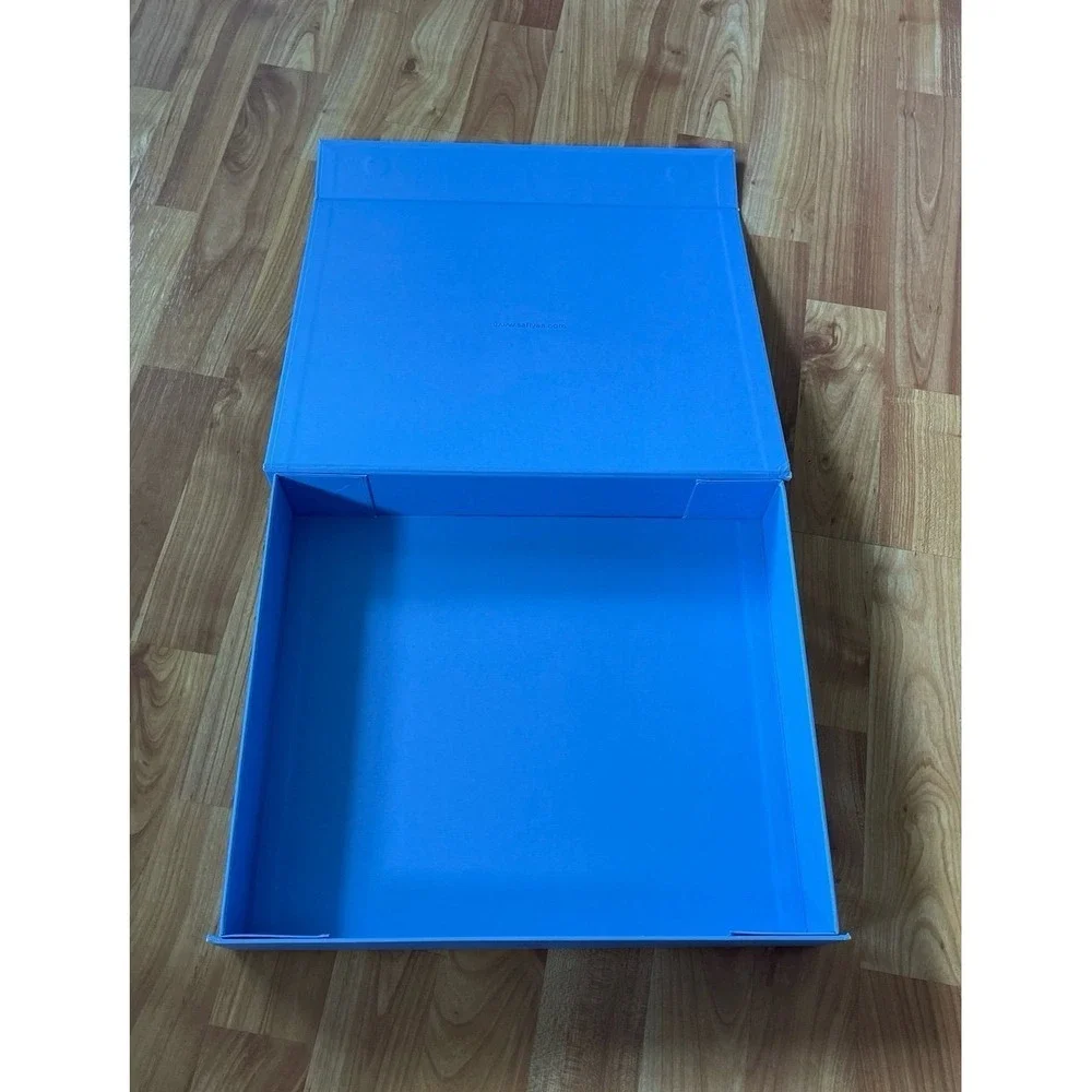 Saniya's empty box with magnet lid